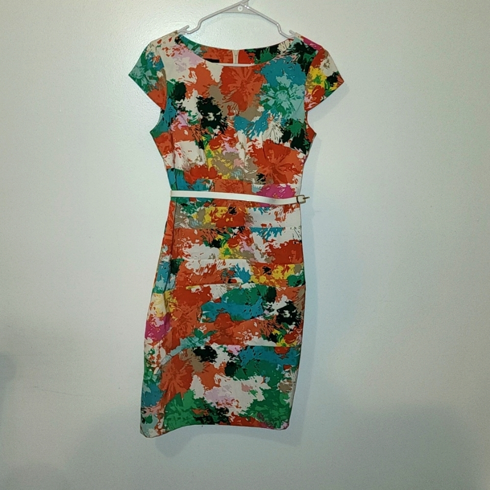 NWOT AGB DRESS SIZE 8 BEAUTIFUL COLORS .WHITE MATCHING BELT.